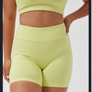 Outdoor Voices Move Free 6” Short - S - Gecko - Brand New